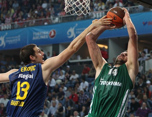 从手足无措到游刃有余，齐达内在公园学着踢毽子（齐达内公园学踢毽子：从生疏到娴熟）