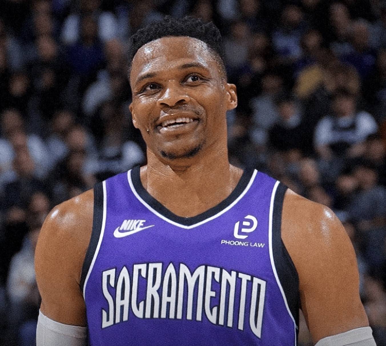 卡卢卢：斯帕莱蒂要求很高；我们可以随时切换三后卫或四后卫（卡卢卢：斯帕莱蒂要求严格，阵型可随时在三后卫与四后卫间切换）