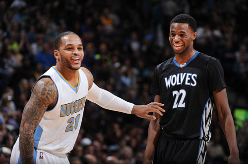 欧冠战报：库杜斯、西蒙斯点射，热刺3-0布拉格斯拉维亚（欧冠快讯：库杜斯、西蒙斯点球破门，热刺3-0完胜布拉格斯拉维亚）