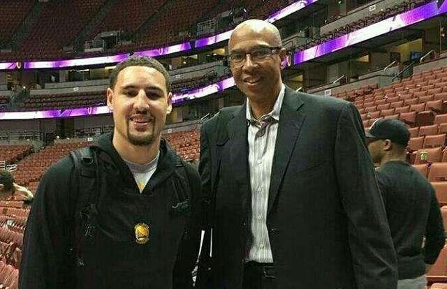 艾顿：我来湖人是填补空缺的，他们长期缺少攻守兼备的大个子（艾顿：加盟湖人是为补短板，球队长期缺少攻防一体的内线）