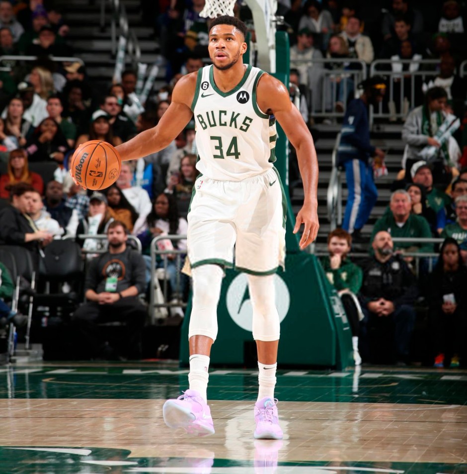 奥斯卡庆祝海港夺冠：我们是冠军！祝贺我的队友、朋友和球迷（奥斯卡庆贺海港问鼎：我们是冠军！致敬我的队友、朋友和球迷）