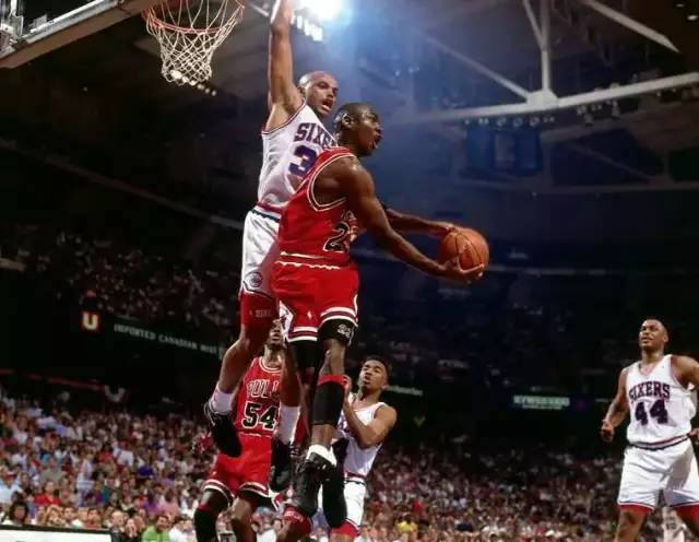 每体：法兰克福球迷在诺坎普制造骚乱，将面临欧足联的处罚（每体：法兰克福球迷在诺坎普引发骚动，或将受到欧足联处罚）